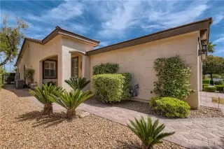 Photo #1: 2398053 Listing