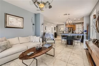 Photo #5: 2398053 Listing