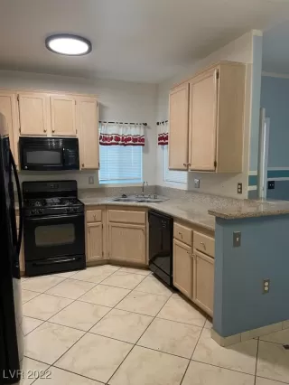 Photo #2: 2398105 Listing 