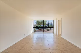 Photo #5: 2398120 Listing 