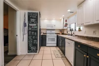 Photo #4: 2398133 Listing