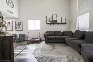 Photo #5: 2398133 Listing