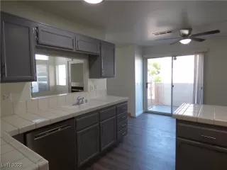 Photo #3: 2398158 Listing