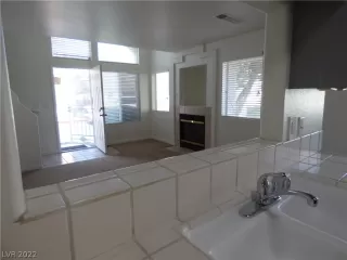 Photo #5: 2398158 Listing