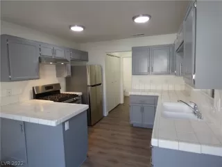 Photo #6: 2398158 Listing