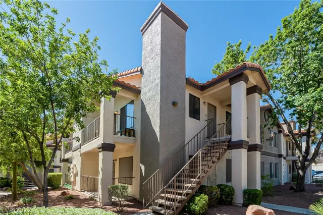 MLS: 2398212 Condo For Sale