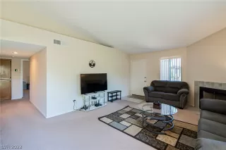 Photo #5: 2398212 Listing 