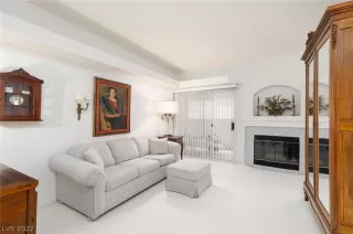 Photo #5: 2398214 Listing