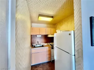 Photo #2: 2398222 Listing 