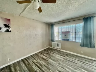 Photo #4: 2398222 Listing 