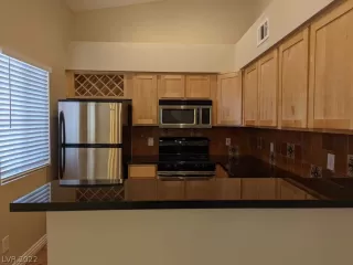 Photo #6: 2398269 Listing