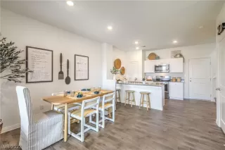 Photo #6: 2398303 Listing 