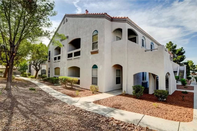 MLS: 2398309 Condo For Sale