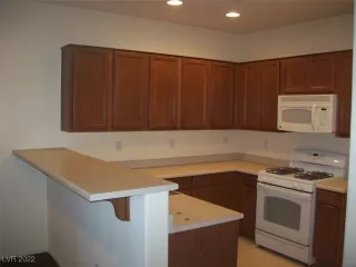 Photo #3: 2398315 Listing 