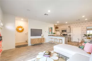 Photo #4: 2398325 Listing 