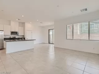 Photo #5: 2398335 Listing