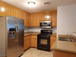 Photo #3: 2398356 Listing 