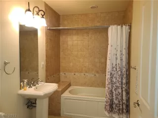 Photo #3: 2398383 Listing