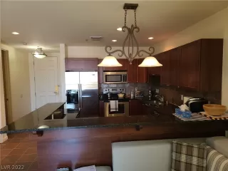 Photo #5: 2398383 Listing