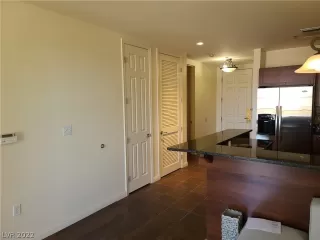 Photo #6: 2398383 Listing