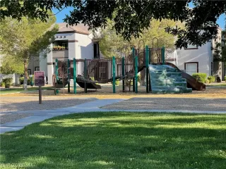 Photo #4: 2398487 Listing