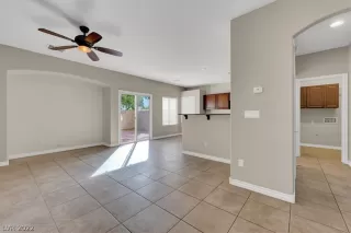 Photo #4: 2398497 Listing 