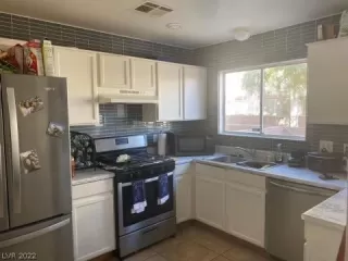 Photo #3: 2398499 Listing 