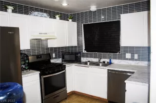 Photo #4: 2398499 Listing 