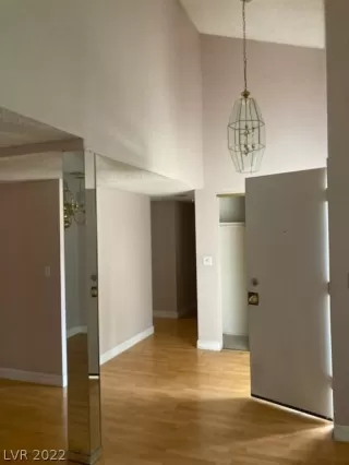 Photo #2: 2398500 Listing 