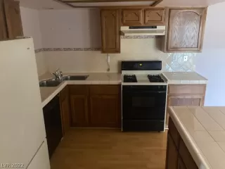Photo #4: 2398500 Listing 