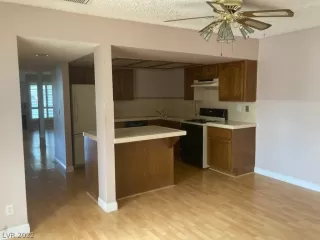 Photo #5: 2398500 Listing 