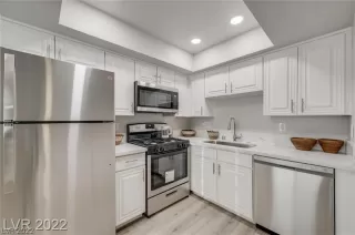 Photo #3: 2398506 Listing 