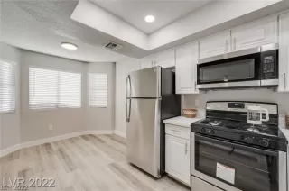 Photo #4: 2398506 Listing 