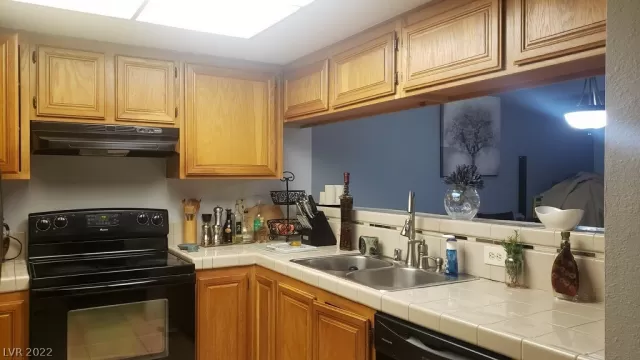 MLS: 2398516 Condo For Sale