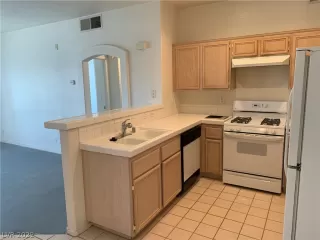 Photo #1: 2398536 Listing