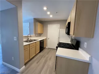 Photo #5: 2398550 Listing 