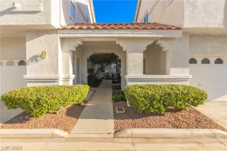 Photo #2: 2398649 Listing