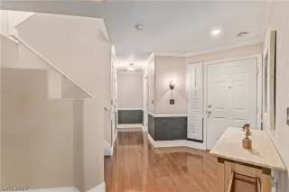 Photo #5: 2398649 Listing