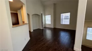 Photo #4: 2398650 Listing 