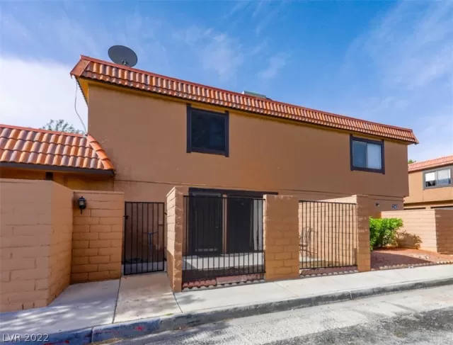 MLS: 2398652 Condo For Sale