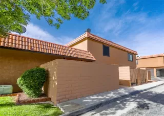 Photo #2: 2398652 Listing