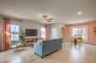 Photo #2: 2398654 Listing 