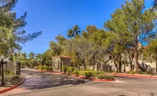 Photo #1: 2398657 Listing 