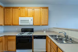 Photo #1: 2398667 Listing 