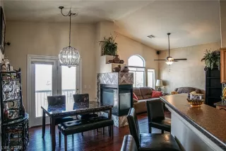 Photo #2: 2398681 Listing 