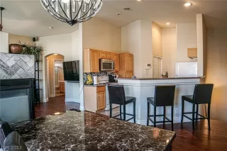 Photo #4: 2398681 Listing 