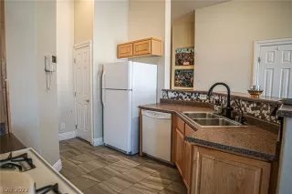 Photo #5: 2398681 Listing 