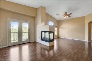 Photo #4: 2398700 Listing