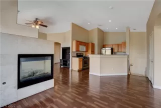 Photo #5: 2398700 Listing