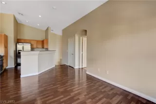 Photo #6: 2398700 Listing